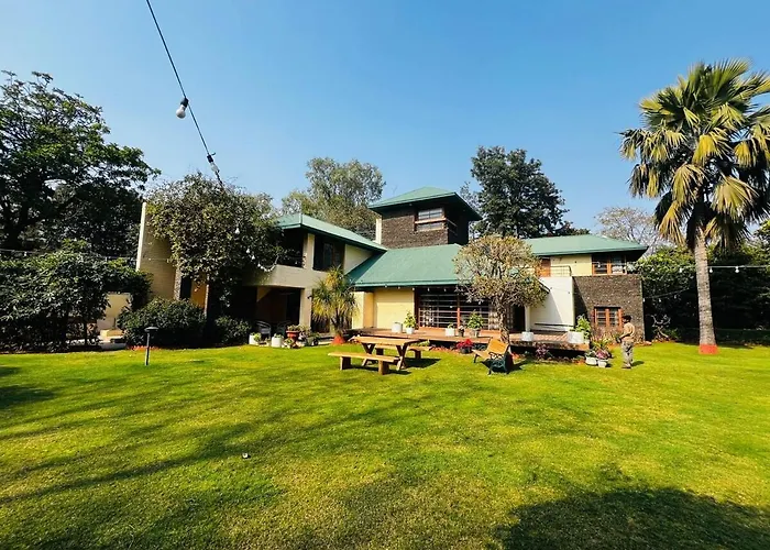 Luxury Retreat , Sainik Farm Near Saket
